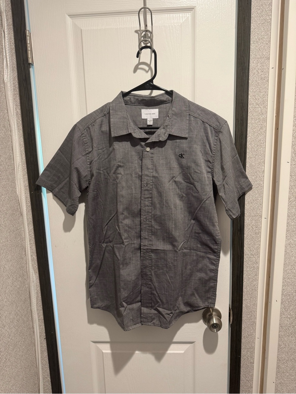 Calvin Klein Jeans Short Sleeve Button-Down Shirt in Gray